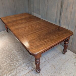 Victorian Mahogany Extending Dining Table with Two Extra Leaves